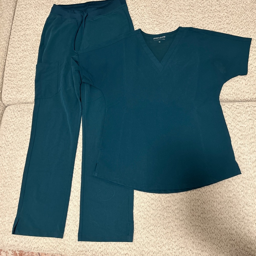 Mandala Caribbean Blue Scrub Set